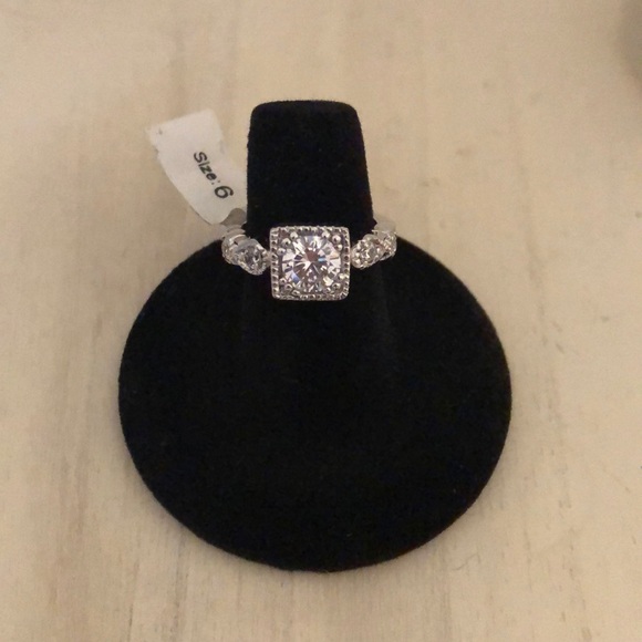 Jewelry - NWT Beautiful Silver Genuine CZ Ring